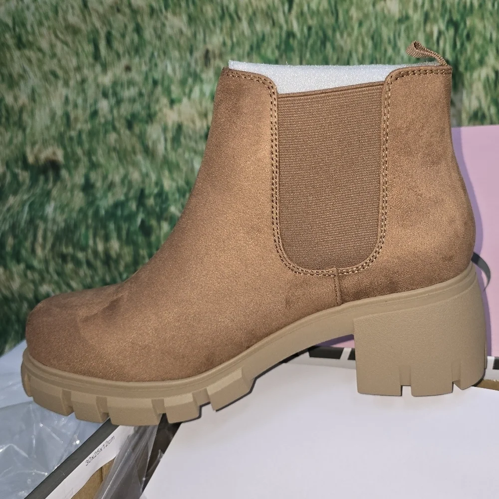 Soda Pioneer Lug Sole Deep Camel Mid Heel Boots Size 11 New With Box!